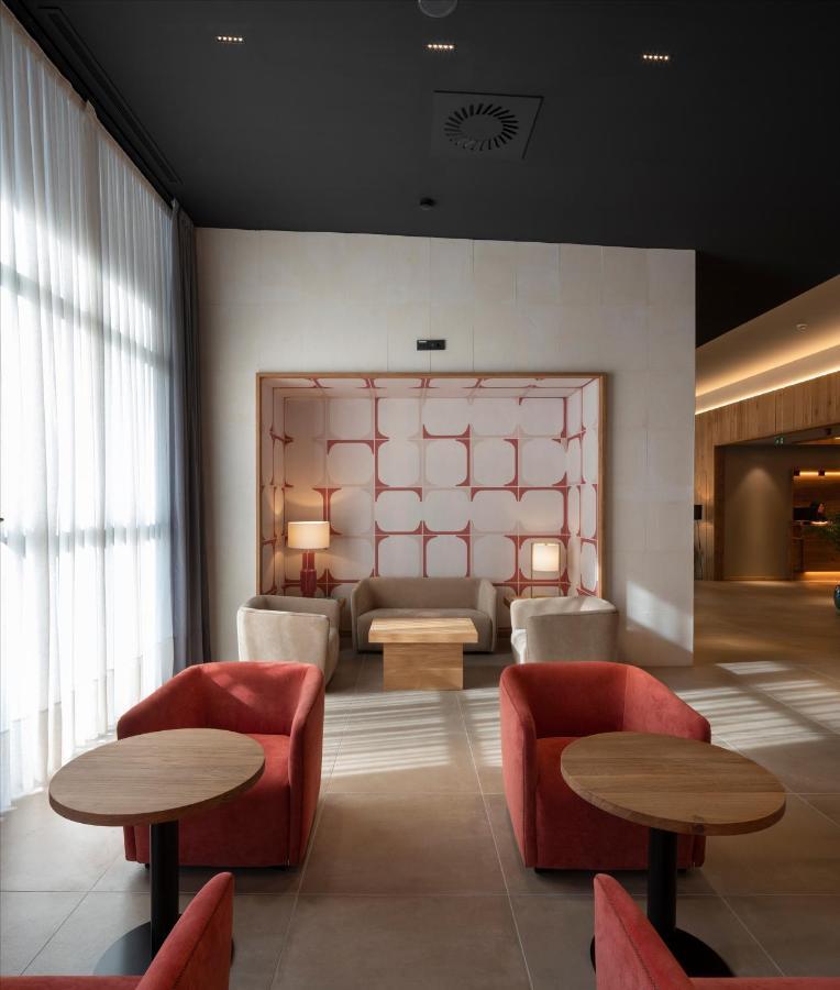 Hotel Ciudad De Логроньо Екстериор снимка