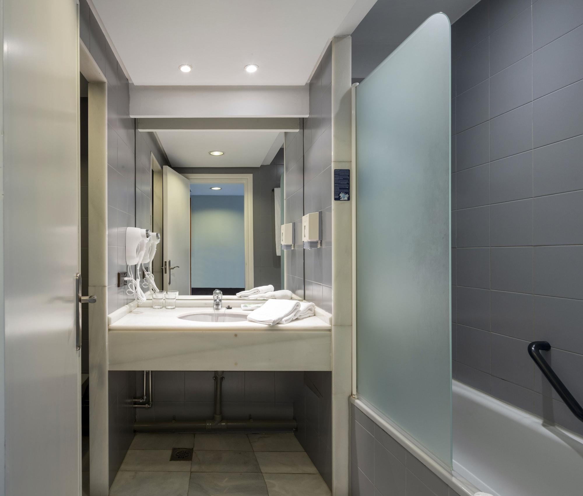 Hotel Ciudad De Логроньо Екстериор снимка