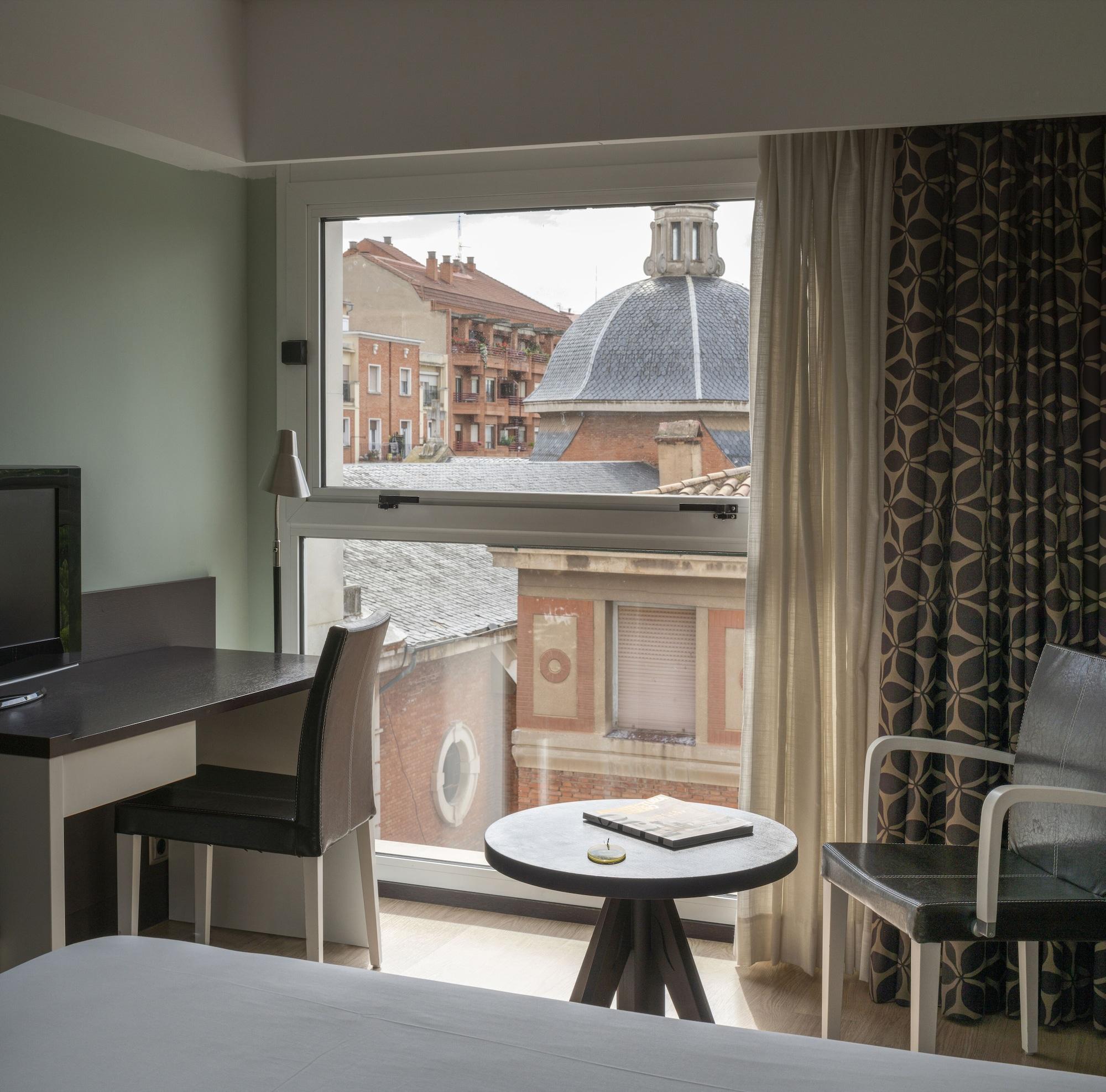Hotel Ciudad De Логроньо Екстериор снимка