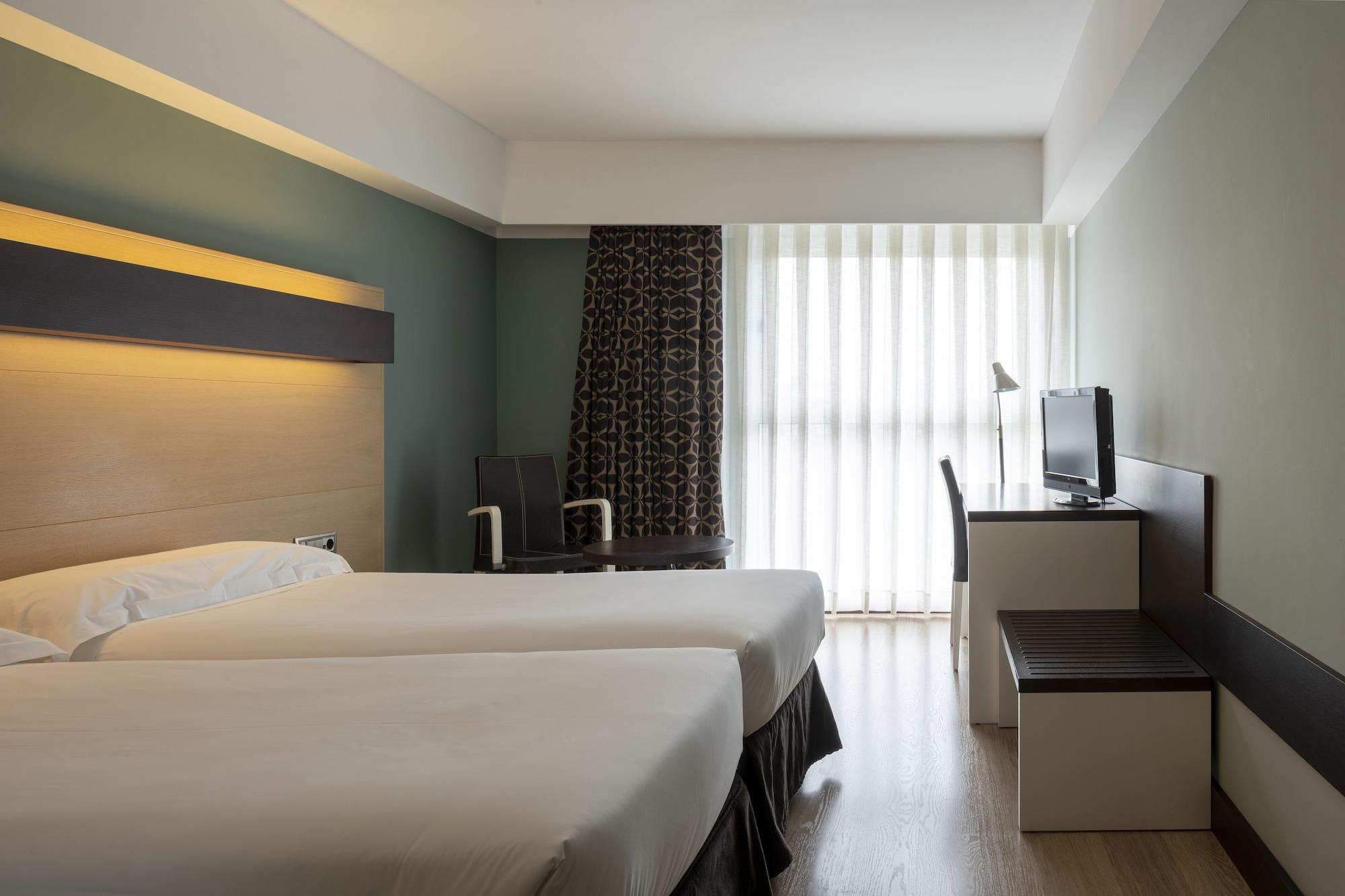 Hotel Ciudad De Логроньо Екстериор снимка