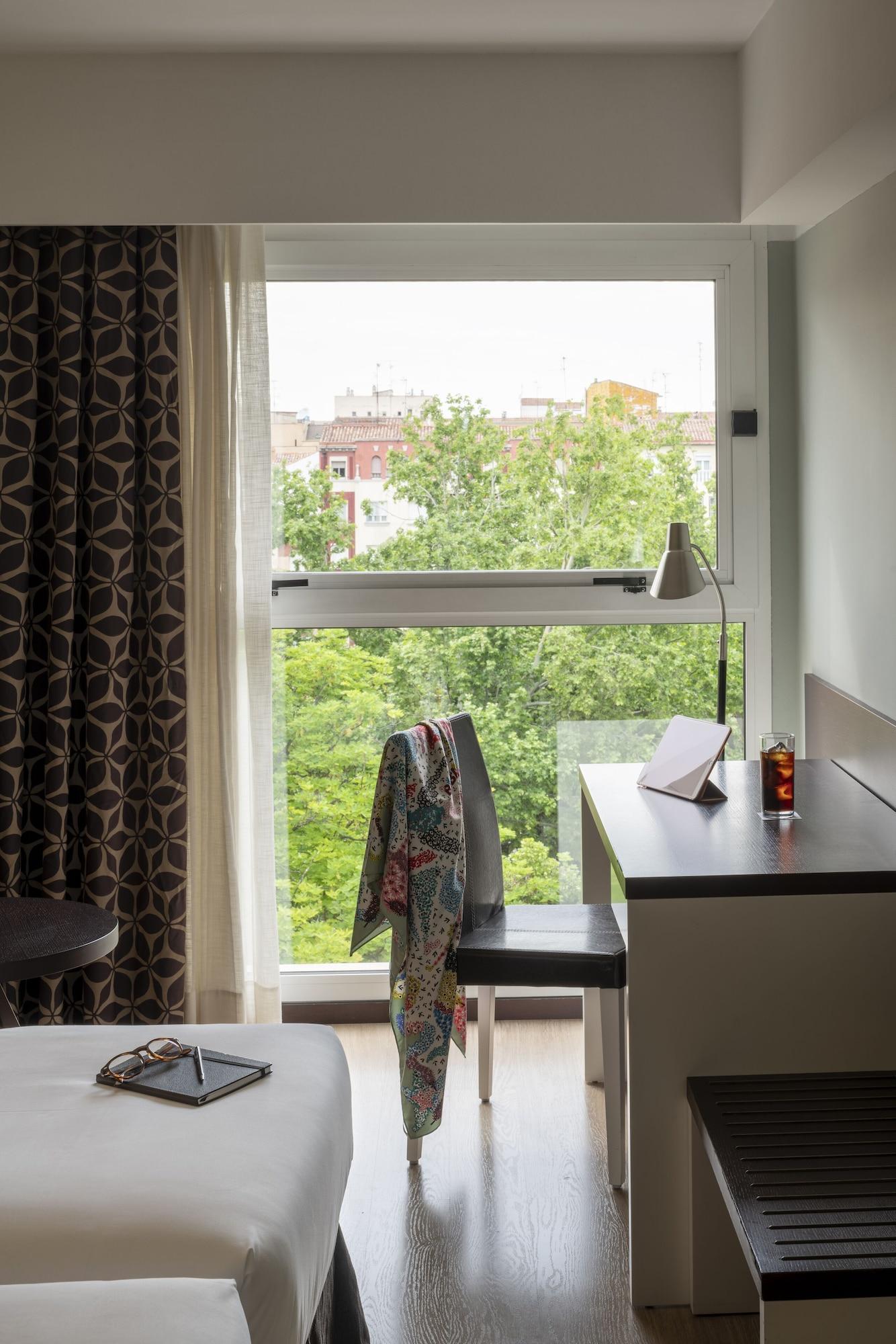 Hotel Ciudad De Логроньо Екстериор снимка