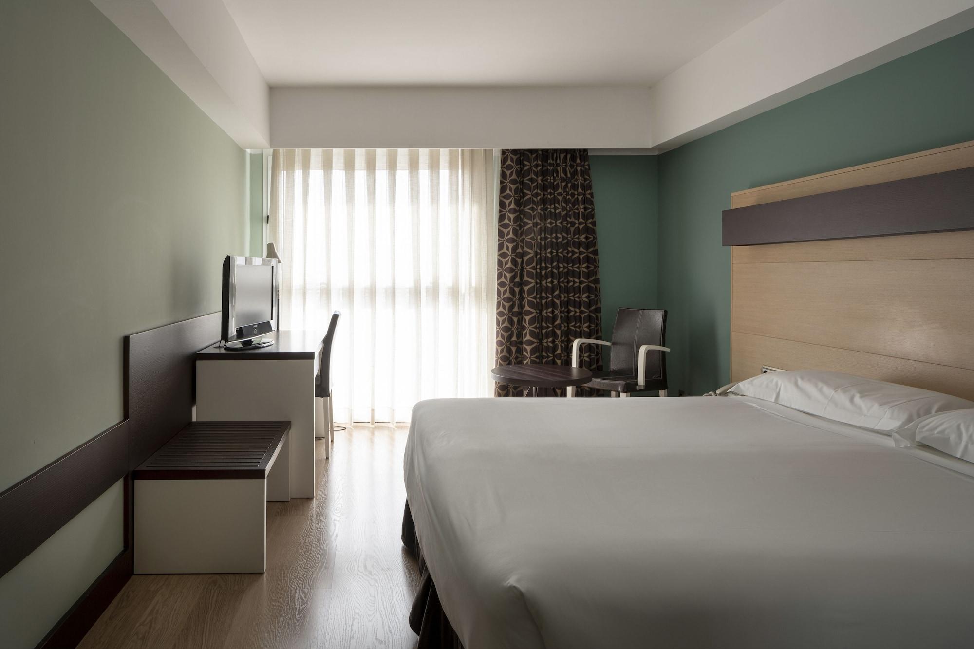 Hotel Ciudad De Логроньо Екстериор снимка