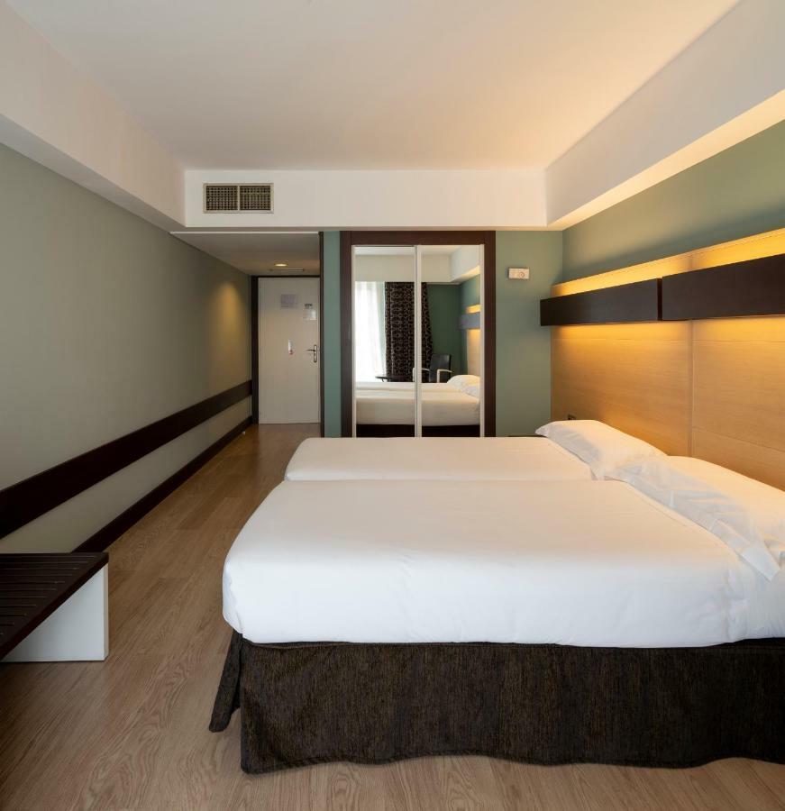 Hotel Ciudad De Логроньо Екстериор снимка