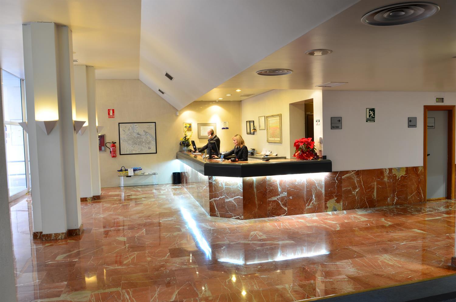 Hotel Ciudad De Логроньо Екстериор снимка